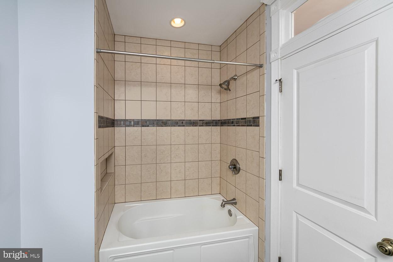 126 Rochester Place Baltimore, MD 21224 - Photo 18 of 33 Beautiful Full Bath!