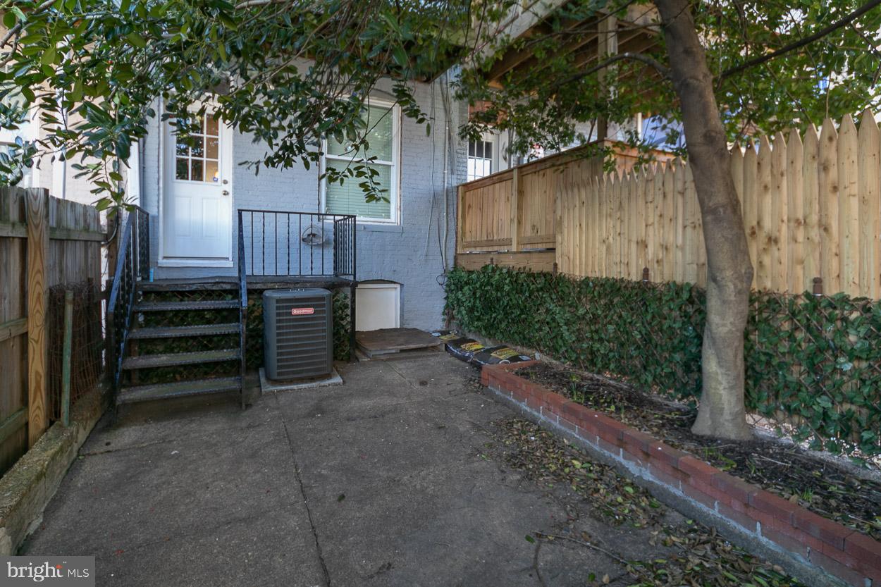 126 Rochester Place Baltimore, MD 21224 - Photo 21 of 33 Rear Patio!