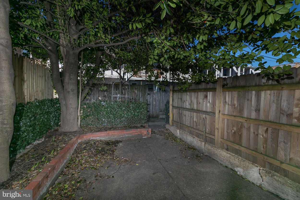 126 Rochester Place Baltimore, MD 21224 - Photo 22 of 33 Fully Fenced Rear!