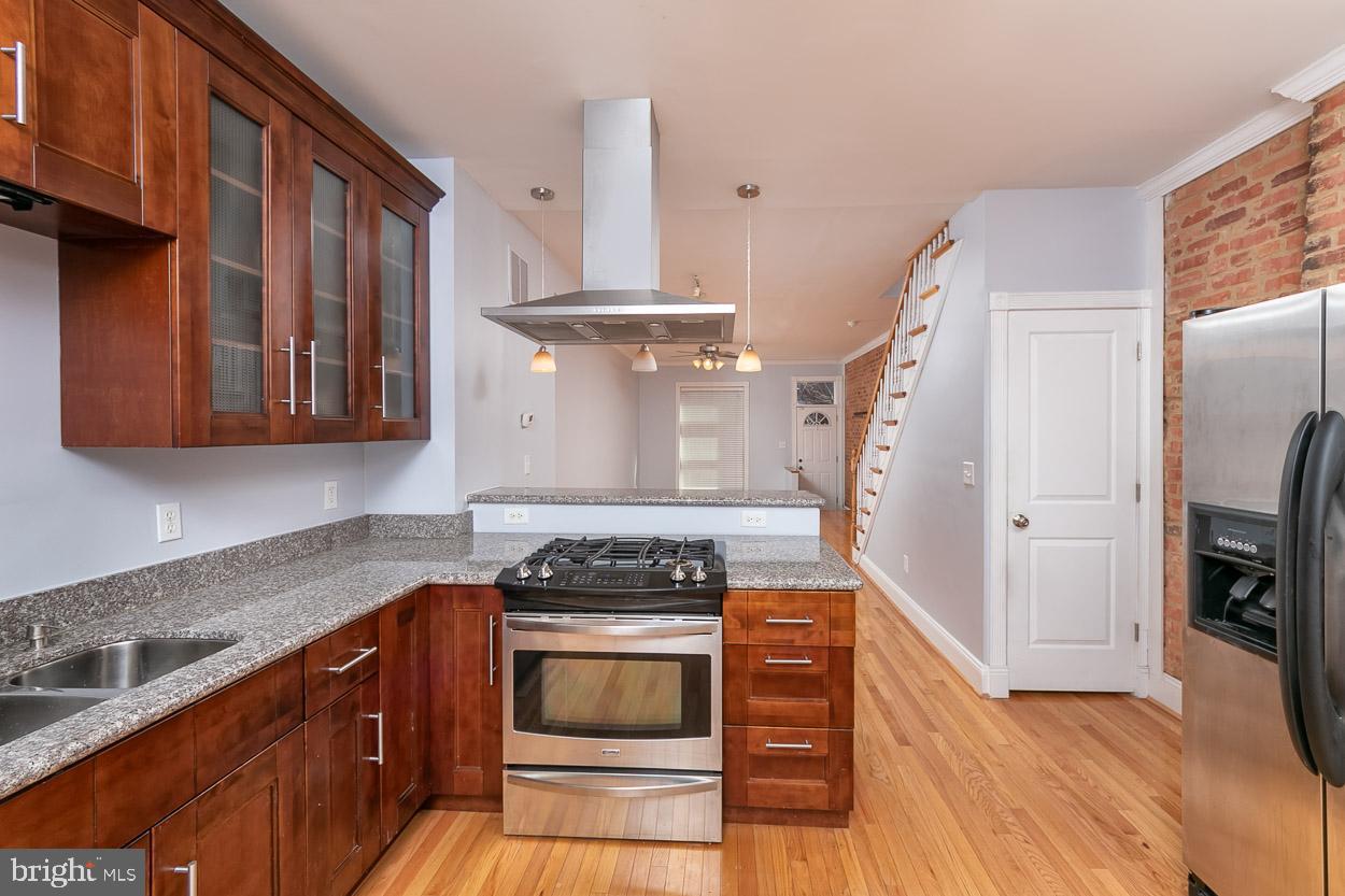 126 Rochester Place Baltimore, MD 21224 - Photo 7 of 33 Gourmet Chef's Kitchen!