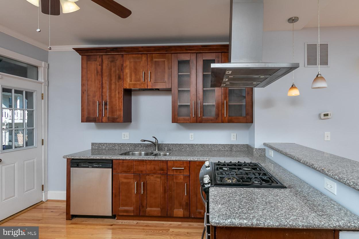 126 Rochester Place Baltimore, MD 21224 - Photo 9 of 33 Stainless Steel Appliances!