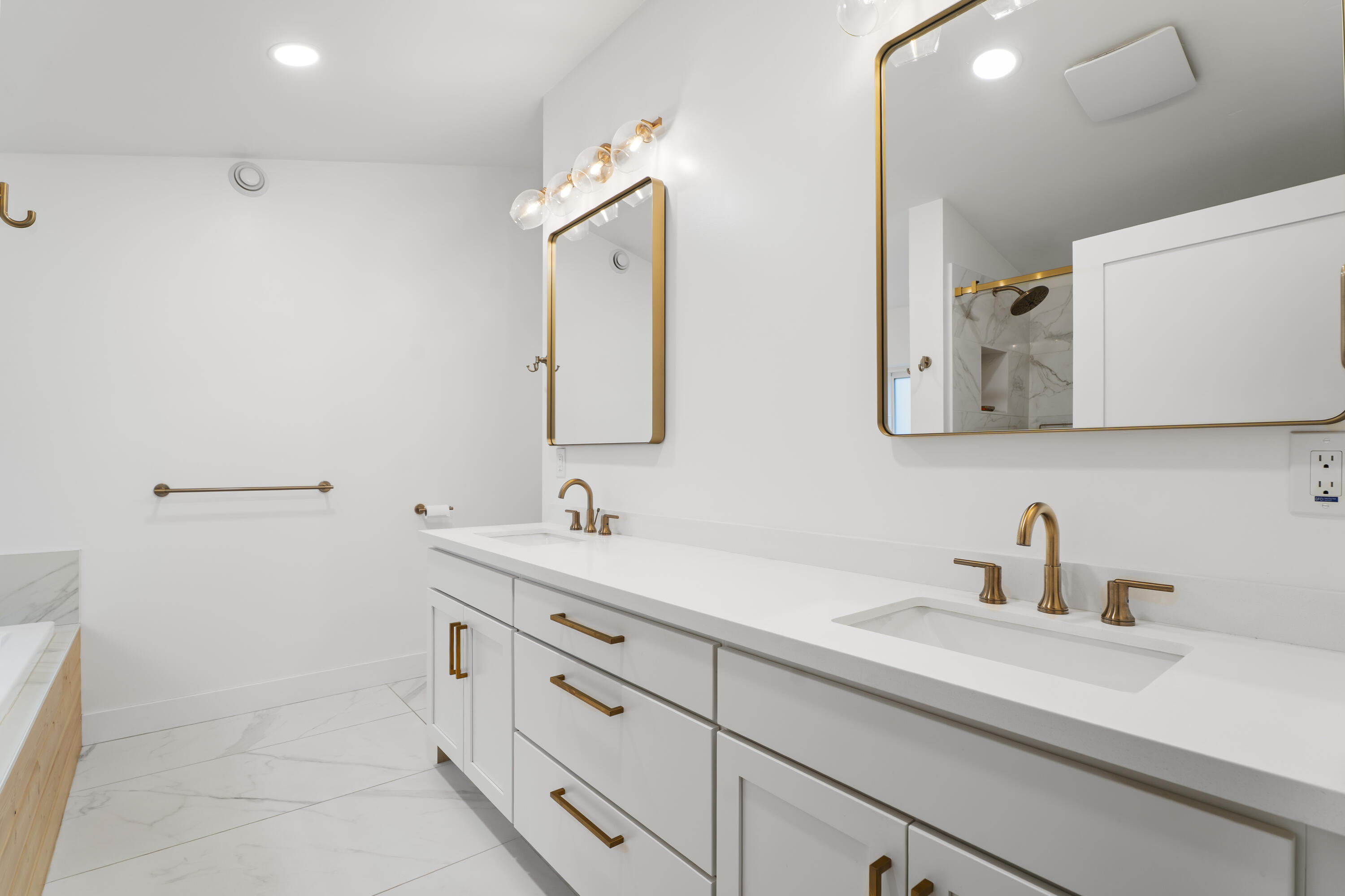 17133 Norwalk Road Bend, OR 97707 - Photo 6 of 58 40-Bathroom