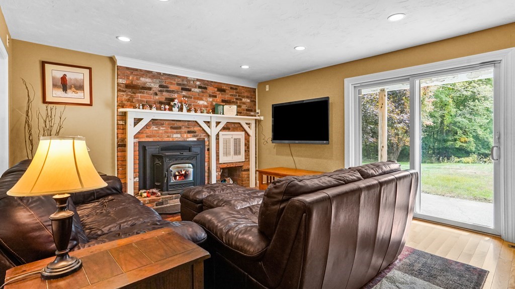 21 Heritage Road Rehoboth, MA 02769 - Photo 3 of 25 Gallery Image 3