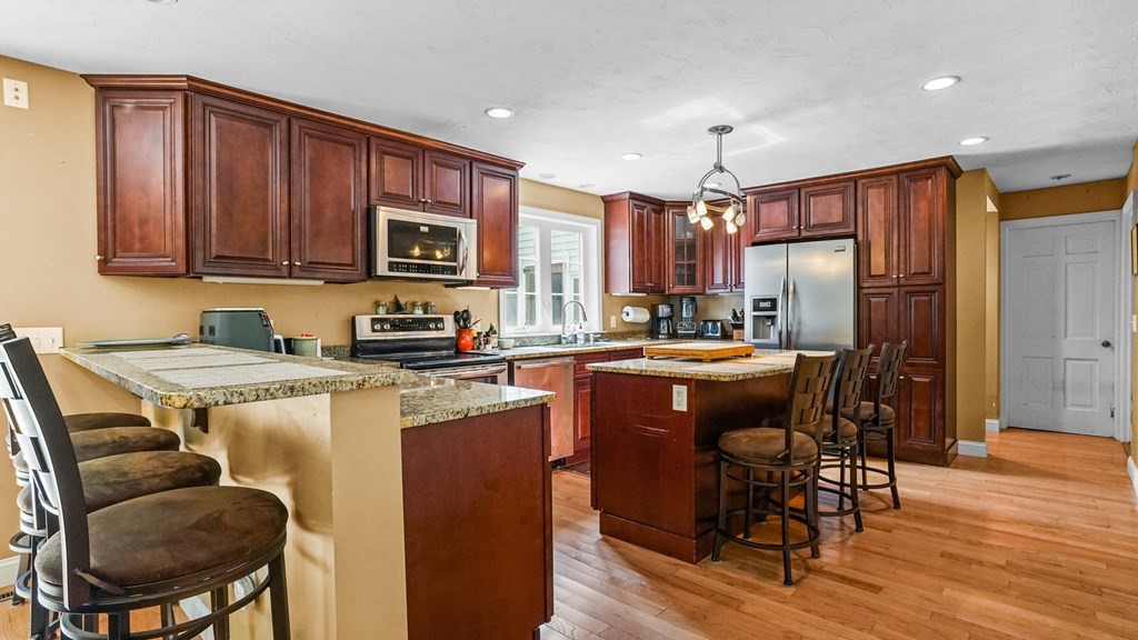21 Heritage Road Rehoboth, MA 02769 - Photo 4 of 25 Gallery Image 4