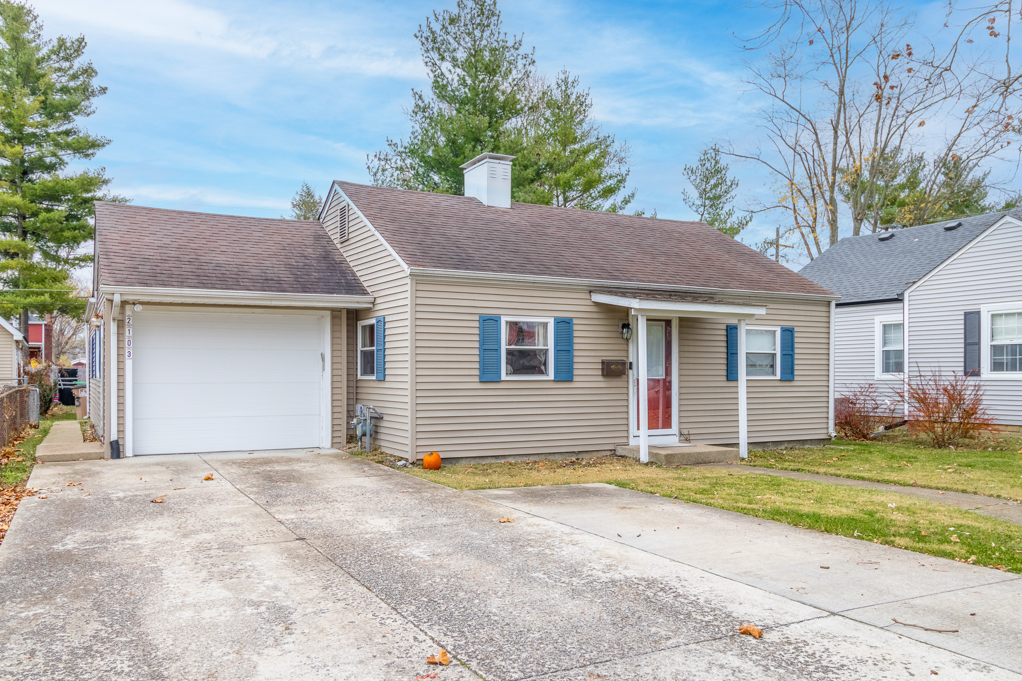 2103 Pennsylvania Street Columbus, IN 47201 - Photo 2 of 31
