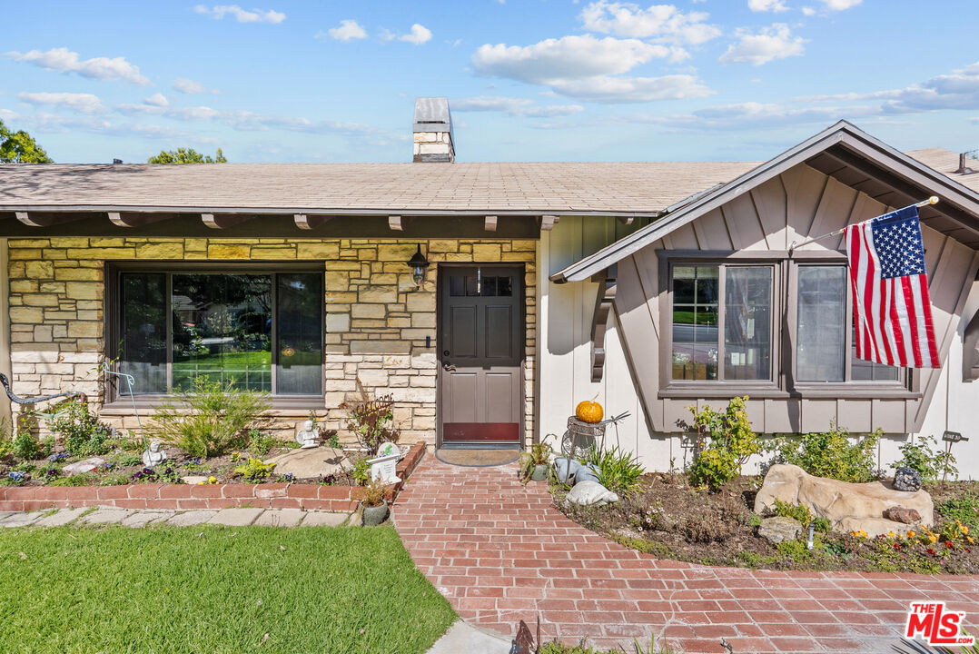 24316 Arcadia Street Newhall, CA 91321 - Photo 9 of 41