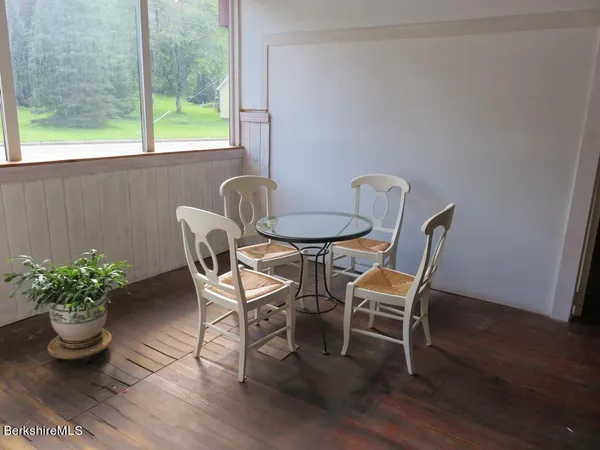 $900 | 30 Washington Street, Becket, MA 01223