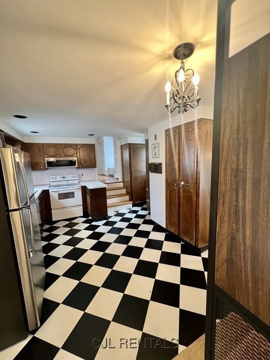 77 Cabot Street Waltham, MA 02453 - Photo 4 of 19