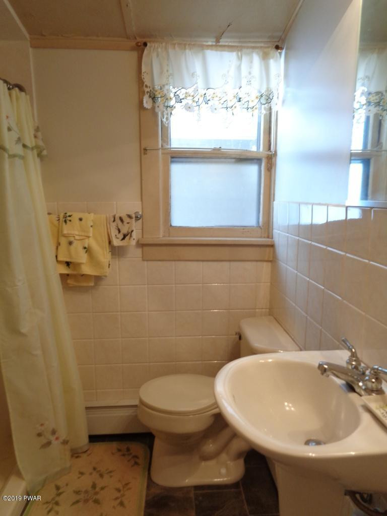 458 Rowland Road Greeley, PA 18425 - Photo 25 of 51 Full Bath 2 Addtl View