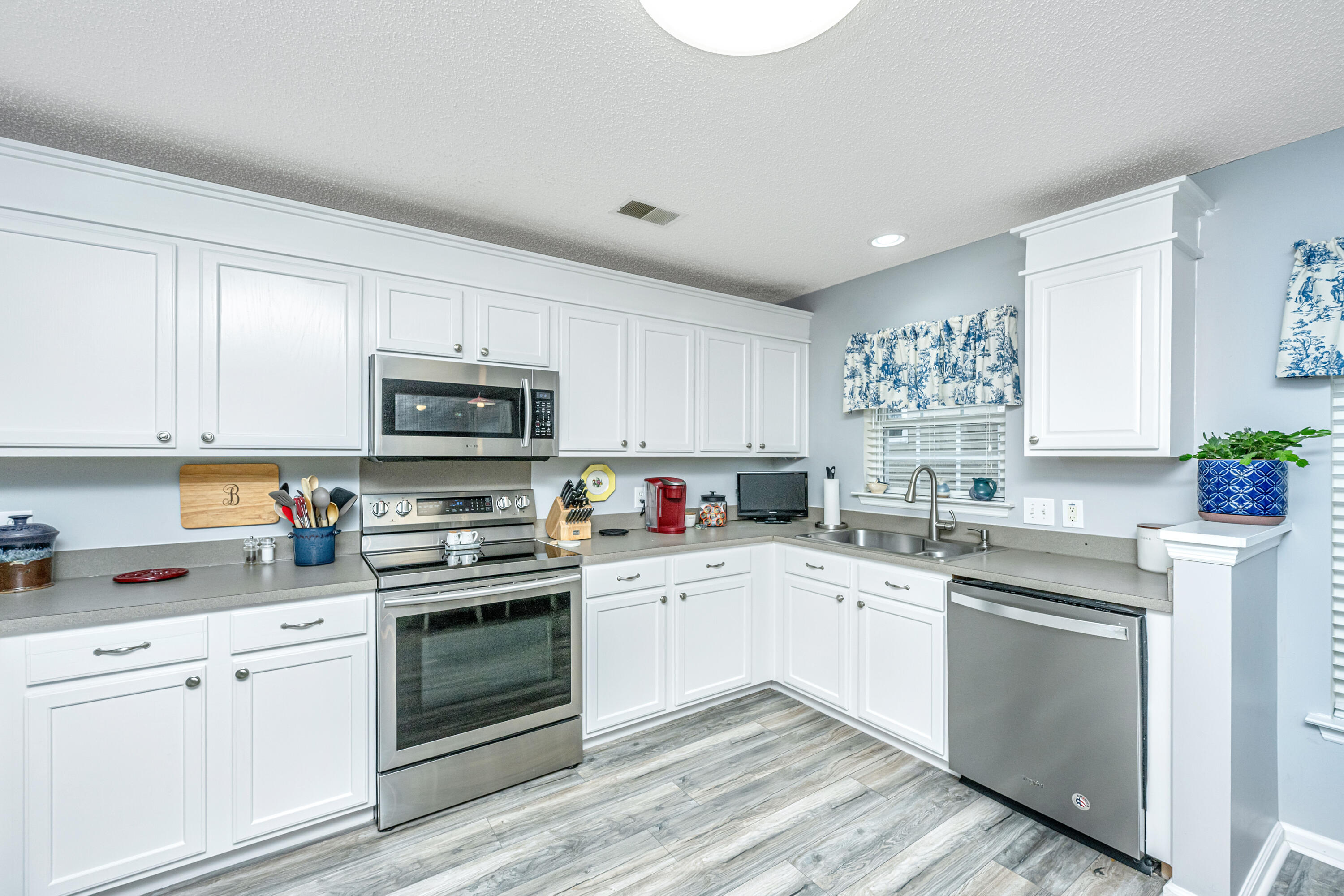 105 Avalon Road Summerville, SC 29483 - Photo 20 of 51 105AvalonRd020