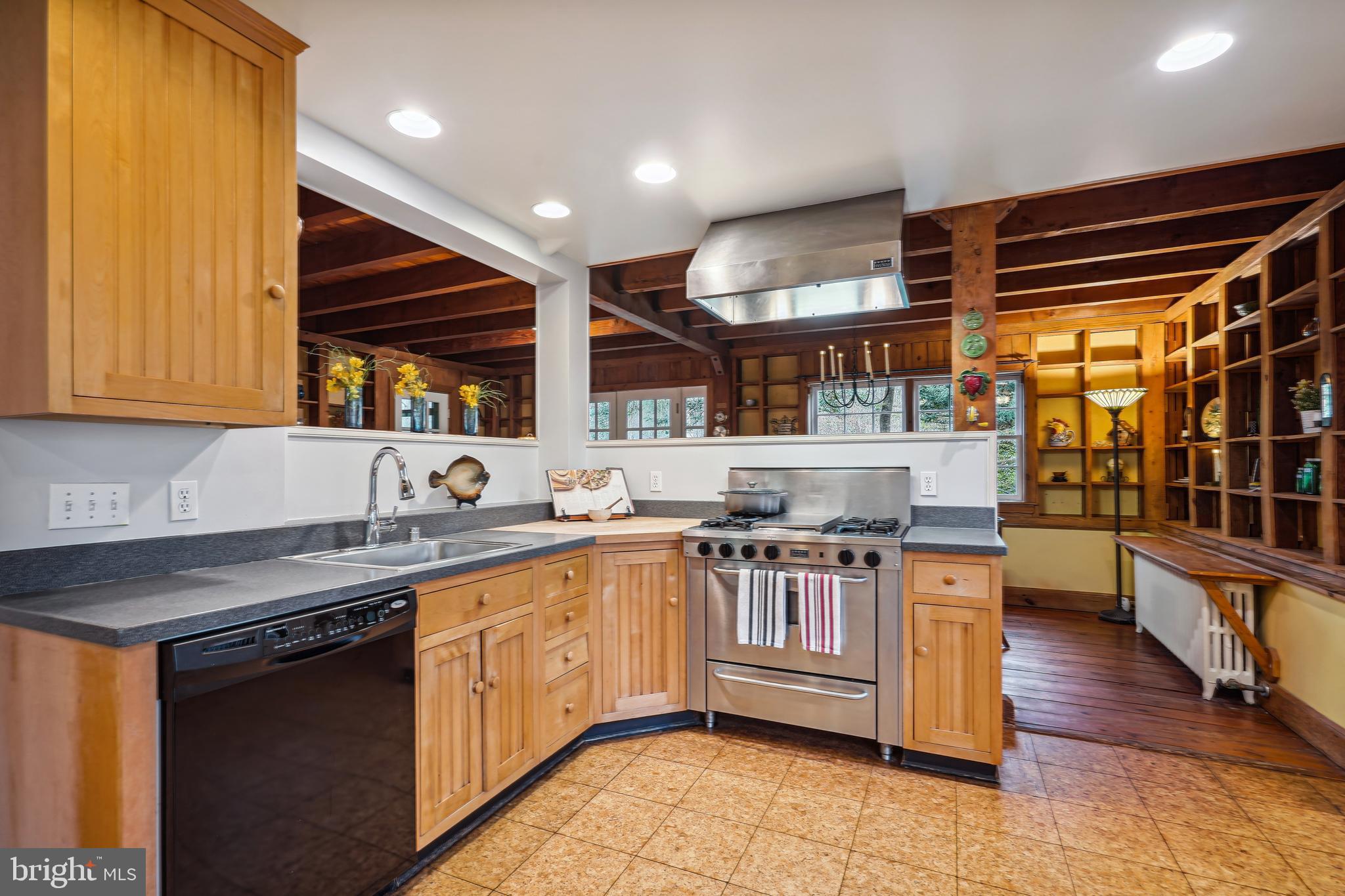 5305 Tuscarawas Road Bethesda, MD 20816 - Photo 26 of 72 Gas stove, Corian counters