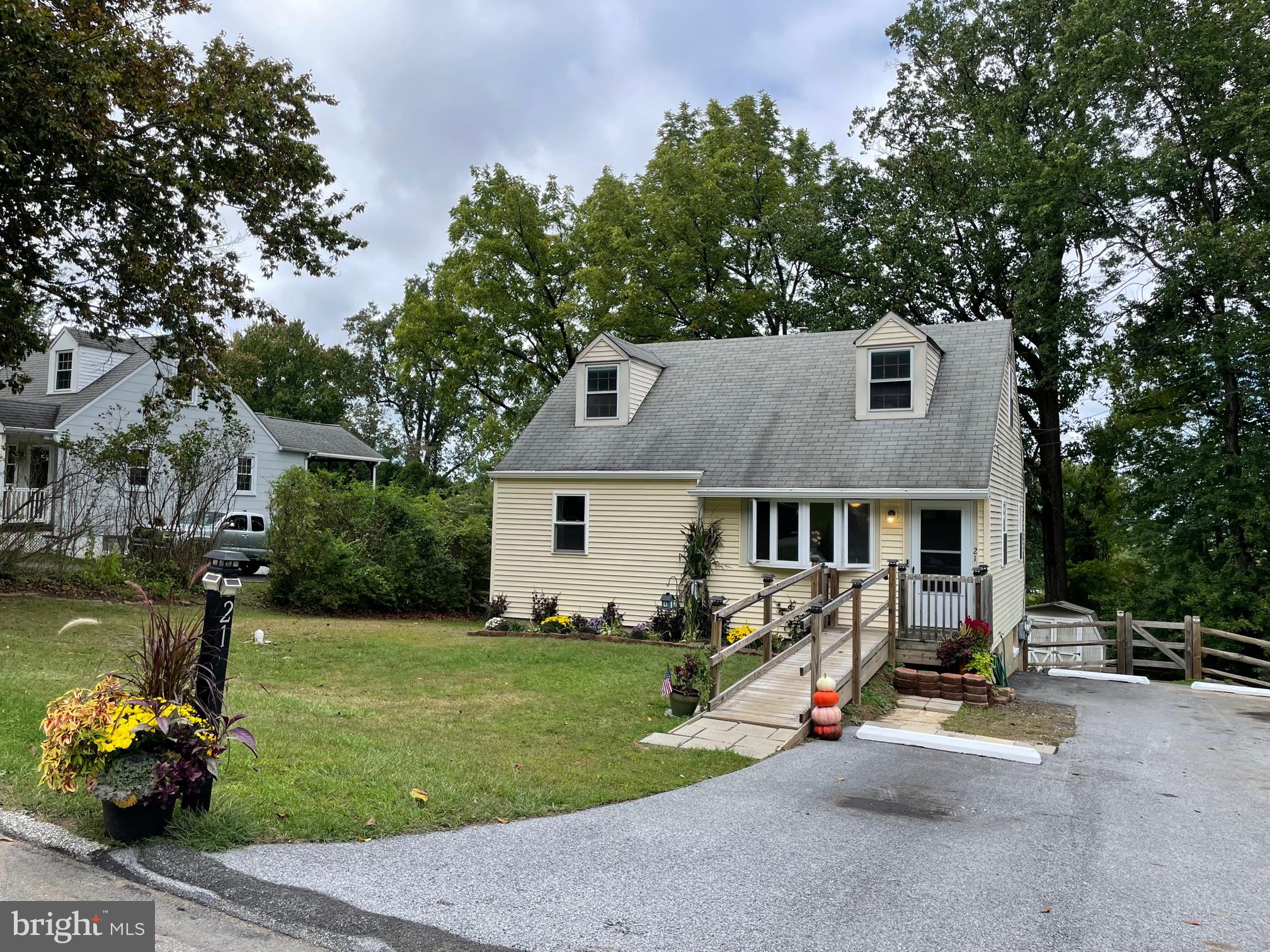 21 Fahnestock Road Malvern, PA 19355 - Photo 1 of 29 Cozy Home in desirable Location in "The Village"!