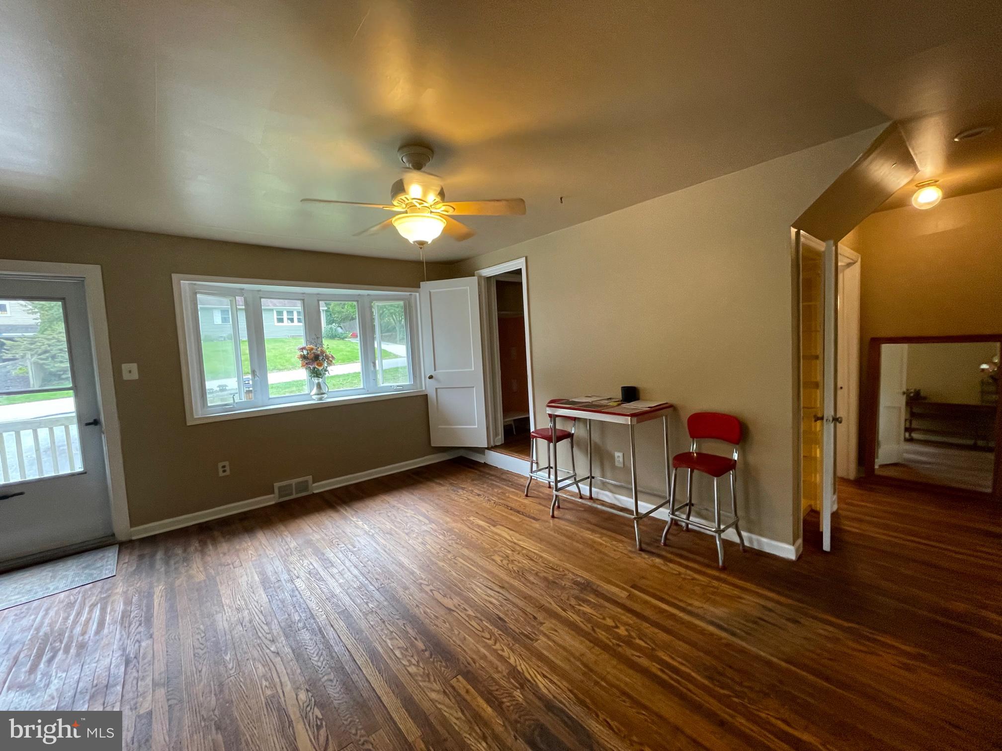 21 Fahnestock Road Malvern, PA 19355 - Photo 11 of 29 Nice southern exposure light in FR