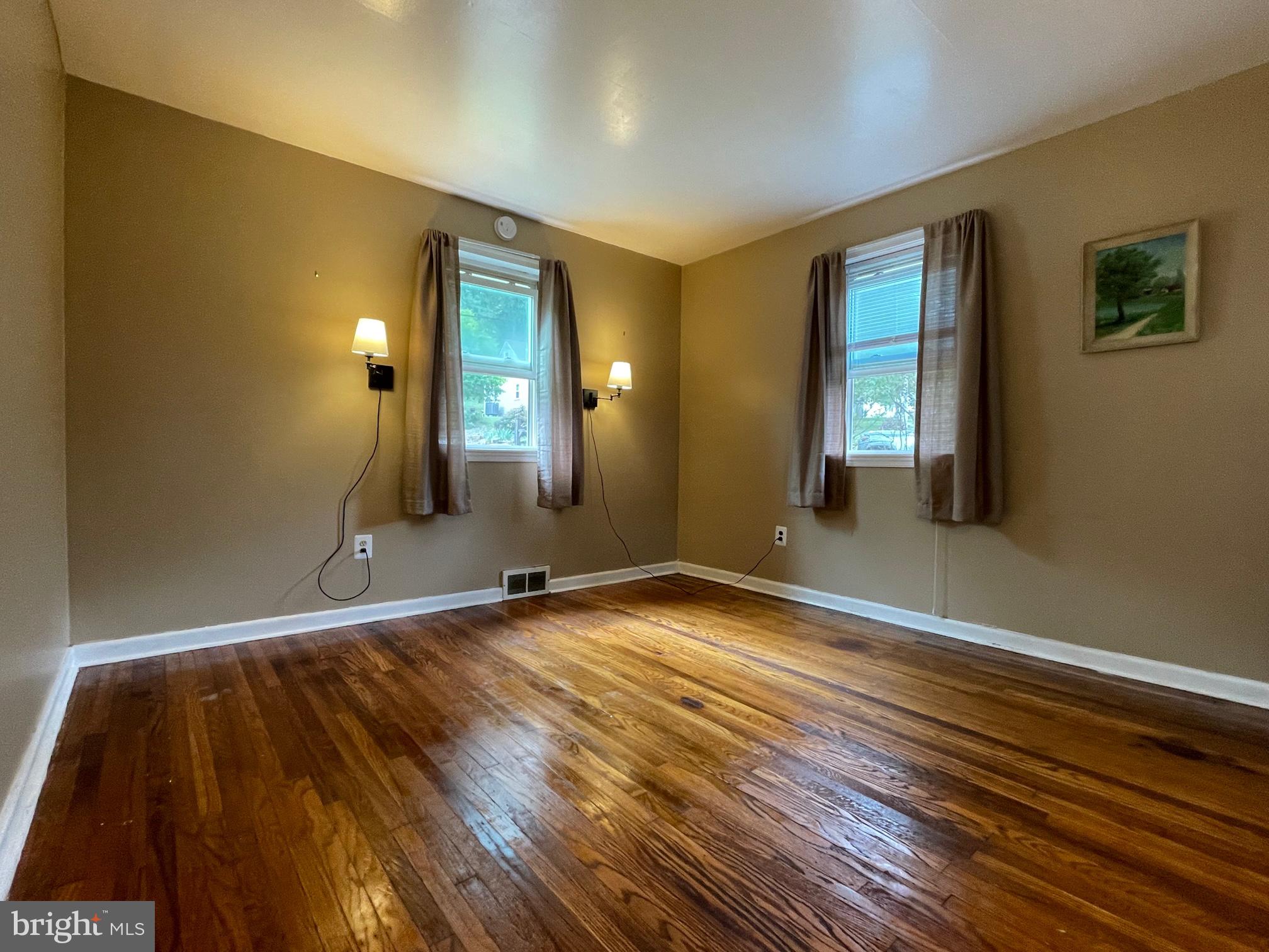 21 Fahnestock Road Malvern, PA 19355 - Photo 13 of 29 Main bedroom w/ reading lamps & hdwd. flrs.