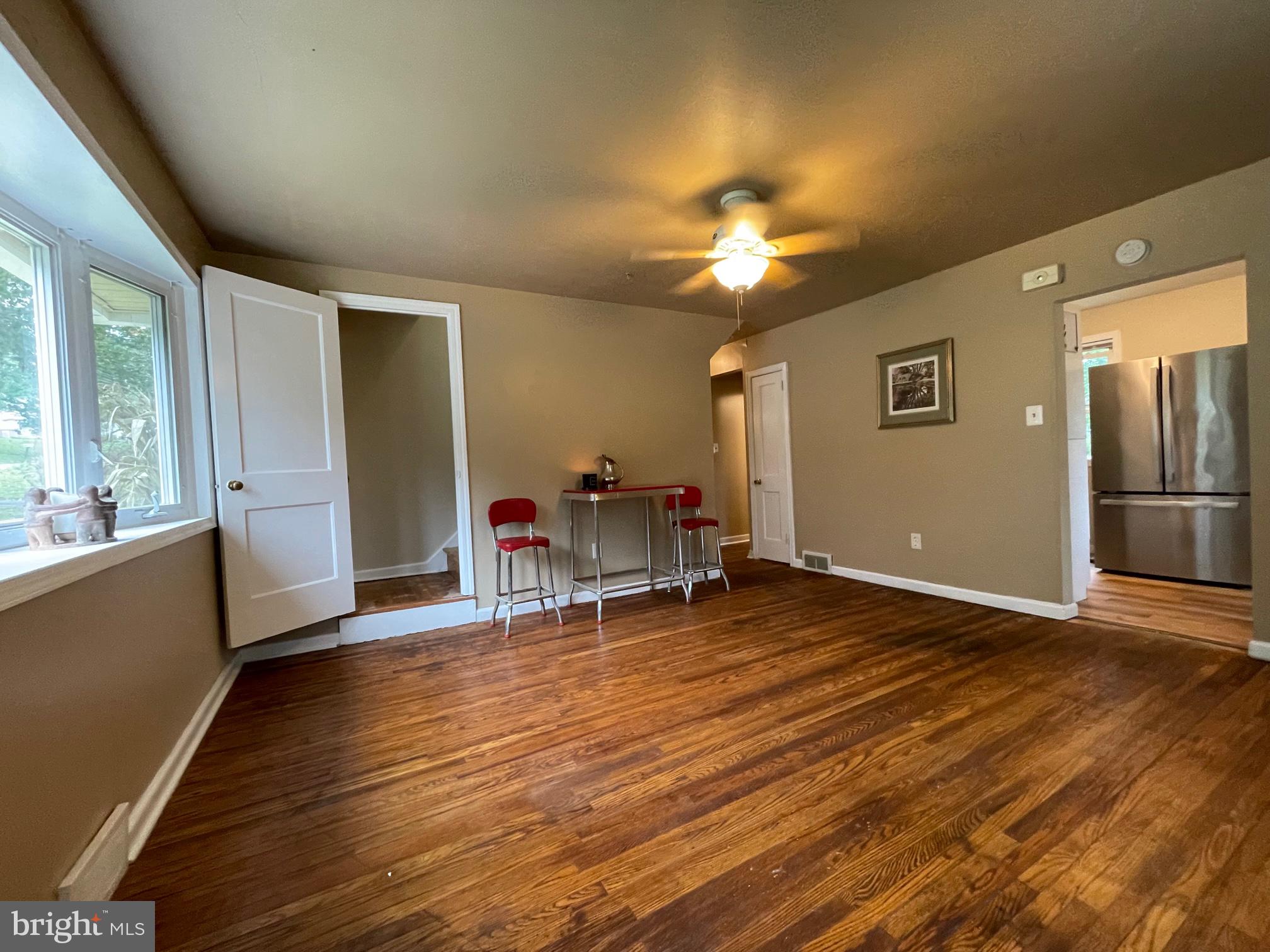 21 Fahnestock Road Malvern, PA 19355 - Photo 3 of 29 Newer Bay window in FR w/ hdwd. floors