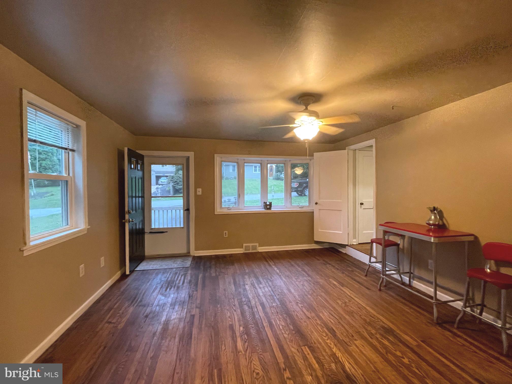 21 Fahnestock Road Malvern, PA 19355 - Photo 4 of 29 Ready to go - Add comfy couches & TV !