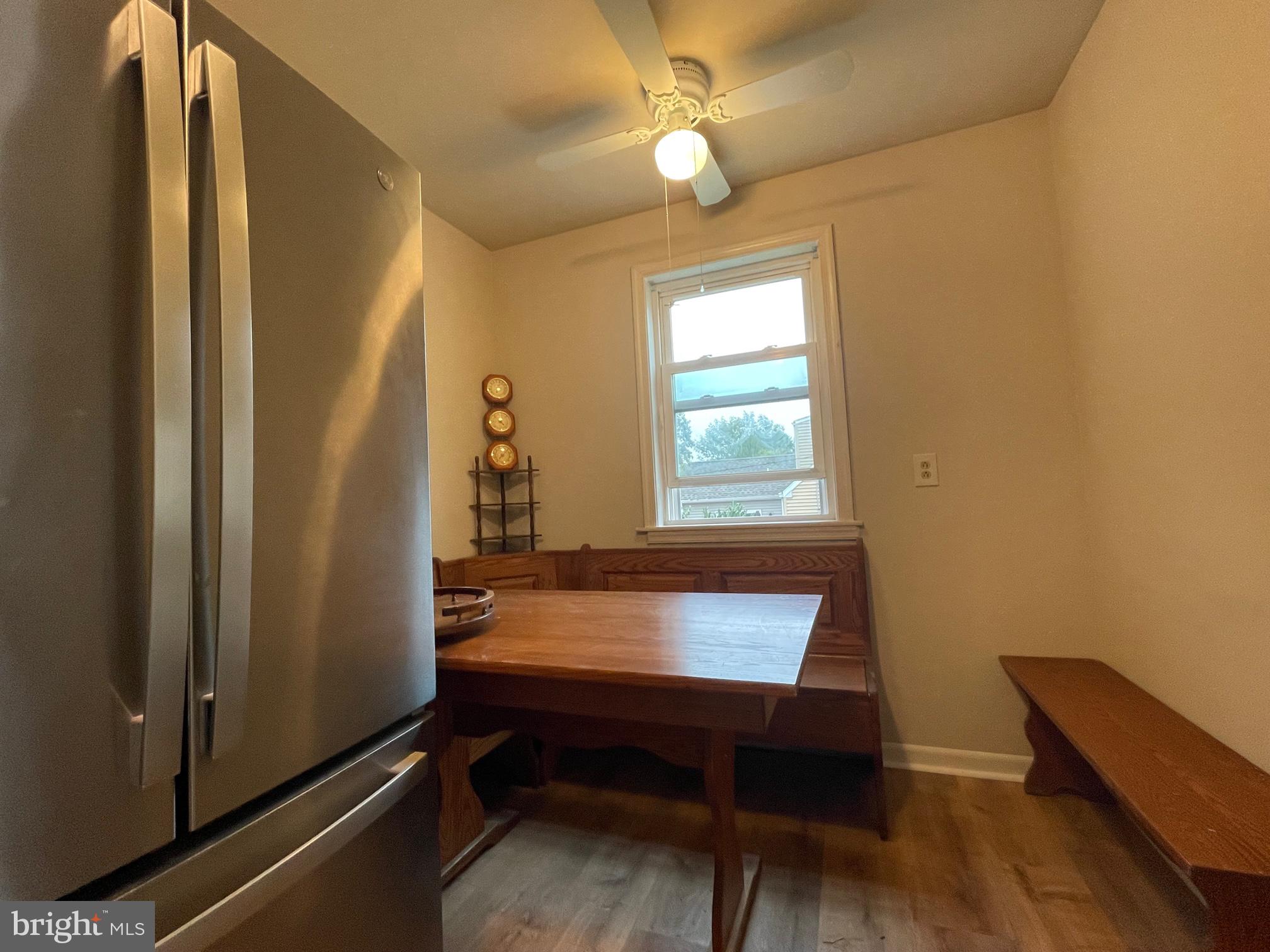 21 Fahnestock Road Malvern, PA 19355 - Photo 8 of 29 Eat-in KIT has French door stainless fridge