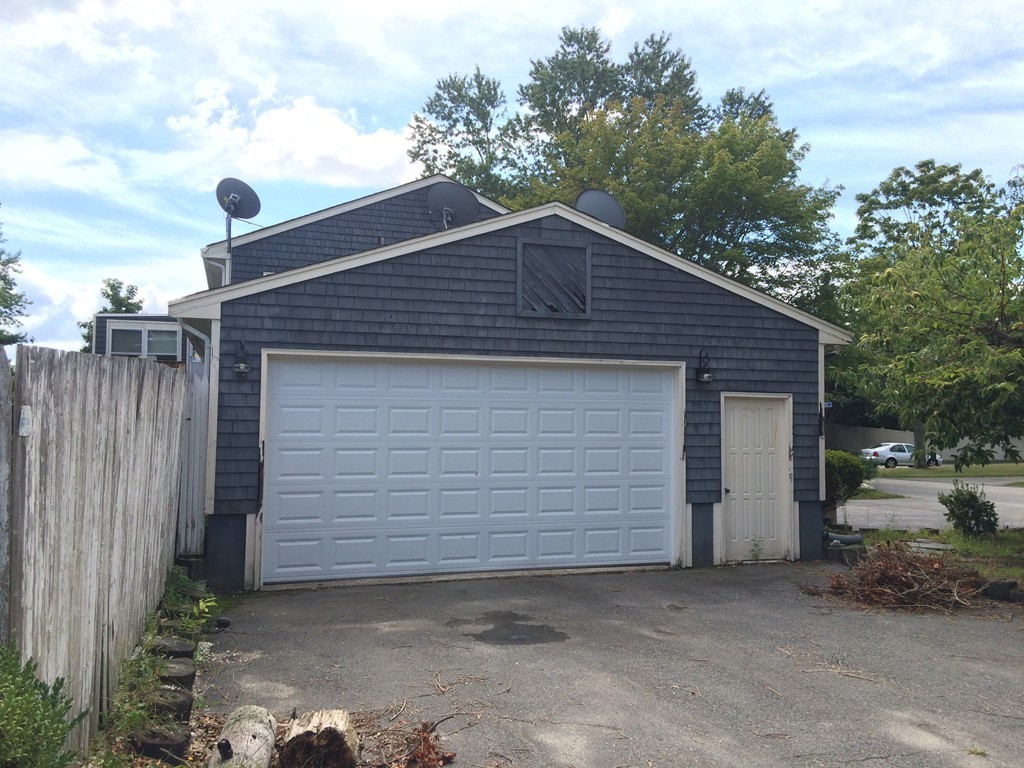 154 Regan Road Somerset, MA 02726 - Photo 5 of 10 Gallery Image 5