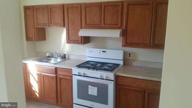 7948 Charlesmont Road Baltimore, MD 21222 - Photo 2 of 11 Kitchen