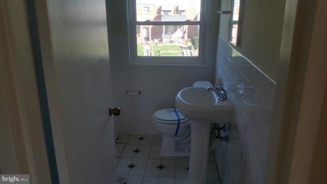 7948 Charlesmont Road Baltimore, MD 21222 - Photo 8 of 11 Bath
