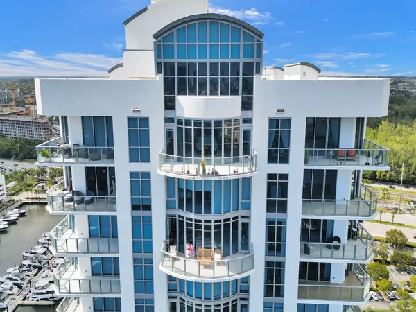 $16,995 | 17301 Biscayne Boulevard, North Miami Beach, FL 33160