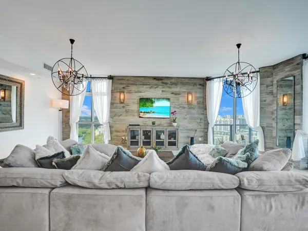 $16,995 | 17301 Biscayne Boulevard, North Miami Beach, FL 33160