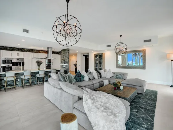 $16,995 | 17301 Biscayne Boulevard, North Miami Beach, FL 33160