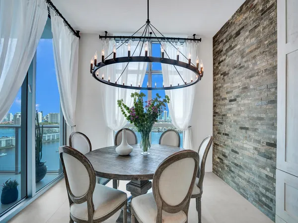 $16,995 | 17301 Biscayne Boulevard, North Miami Beach, FL 33160