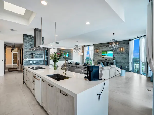 $16,995 | 17301 Biscayne Boulevard, North Miami Beach, FL 33160