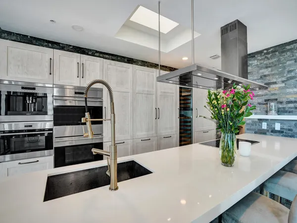 $16,995 | 17301 Biscayne Boulevard, North Miami Beach, FL 33160