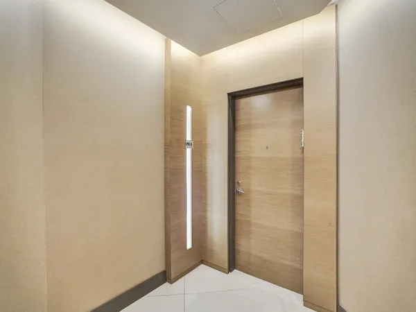 $16,995 | 17301 Biscayne Boulevard, North Miami Beach, FL 33160