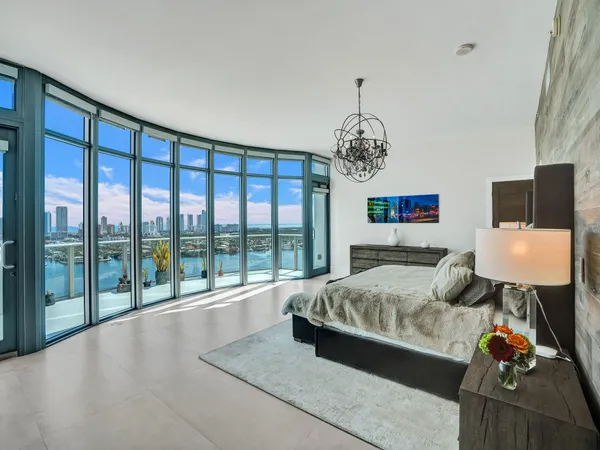 $16,995 | 17301 Biscayne Boulevard, North Miami Beach, FL 33160