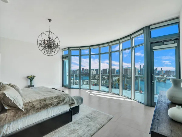 $16,995 | 17301 Biscayne Boulevard, North Miami Beach, FL 33160