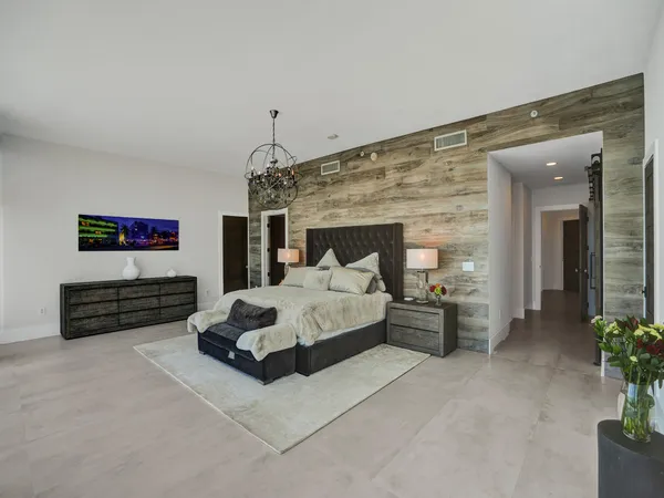 $16,995 | 17301 Biscayne Boulevard, North Miami Beach, FL 33160