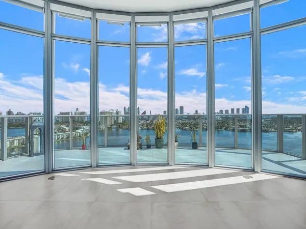 $16,995 | 17301 Biscayne Boulevard, North Miami Beach, FL 33160