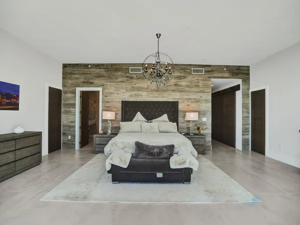 $16,995 | 17301 Biscayne Boulevard, North Miami Beach, FL 33160