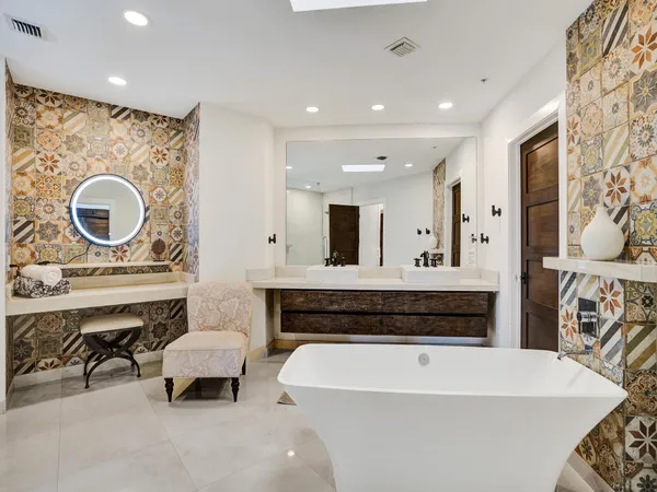 $16,995 | 17301 Biscayne Boulevard, North Miami Beach, FL 33160