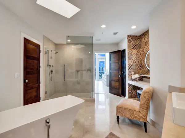 $16,995 | 17301 Biscayne Boulevard, North Miami Beach, FL 33160