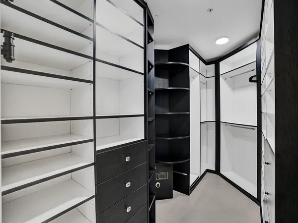 $16,995 | 17301 Biscayne Boulevard, North Miami Beach, FL 33160