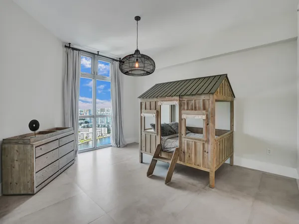 $16,995 | 17301 Biscayne Boulevard, North Miami Beach, FL 33160