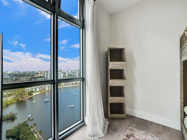 $16,995 | 17301 Biscayne Boulevard, North Miami Beach, FL 33160