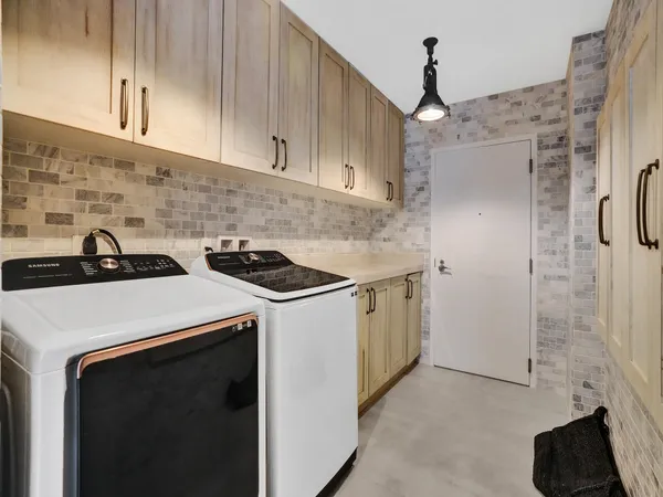 $16,995 | 17301 Biscayne Boulevard, North Miami Beach, FL 33160