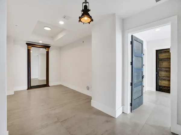 $16,995 | 17301 Biscayne Boulevard, North Miami Beach, FL 33160