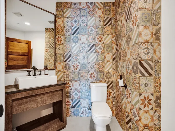 $16,995 | 17301 Biscayne Boulevard, North Miami Beach, FL 33160