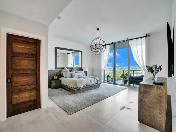 $16,995 | 17301 Biscayne Boulevard, North Miami Beach, FL 33160