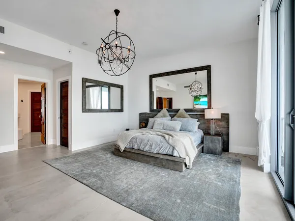 $16,995 | 17301 Biscayne Boulevard, North Miami Beach, FL 33160