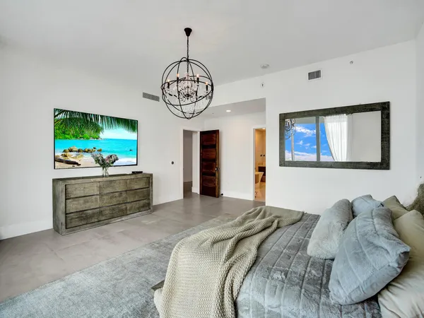 $16,995 | 17301 Biscayne Boulevard, North Miami Beach, FL 33160