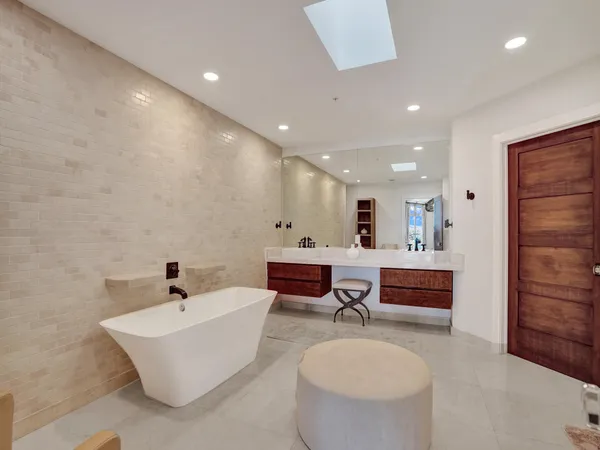 $16,995 | 17301 Biscayne Boulevard, North Miami Beach, FL 33160