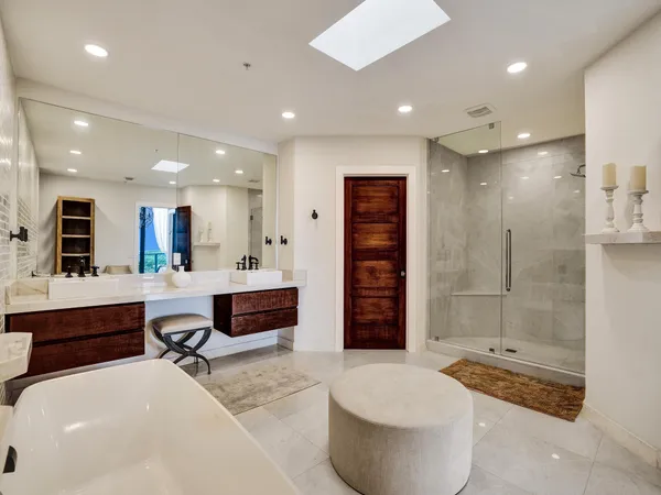 $16,995 | 17301 Biscayne Boulevard, North Miami Beach, FL 33160