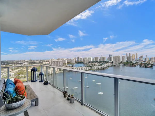 $16,995 | 17301 Biscayne Boulevard, North Miami Beach, FL 33160